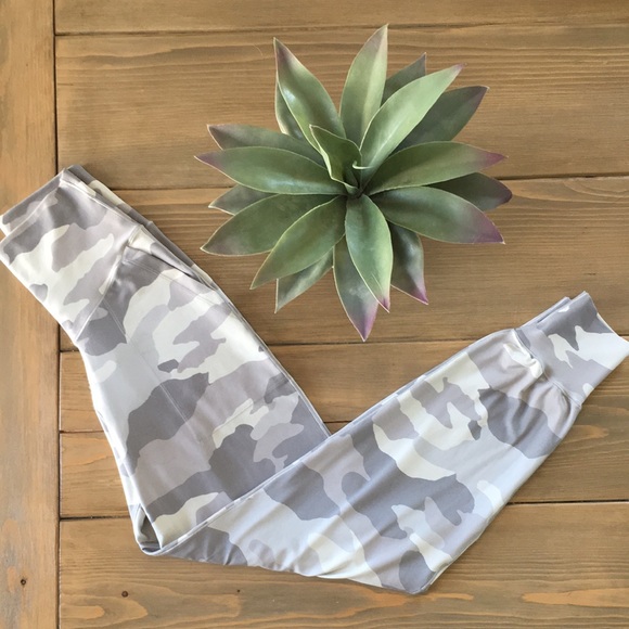 aerie Pants - Offline by Aerie Camo Legging Joggers!